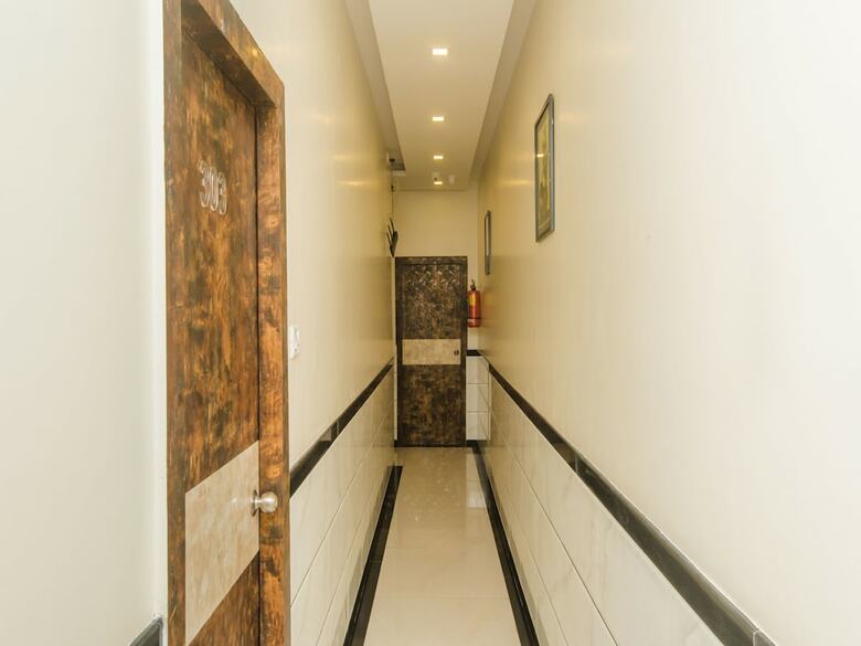 Oyo 11511 Hotel Embassy Grand