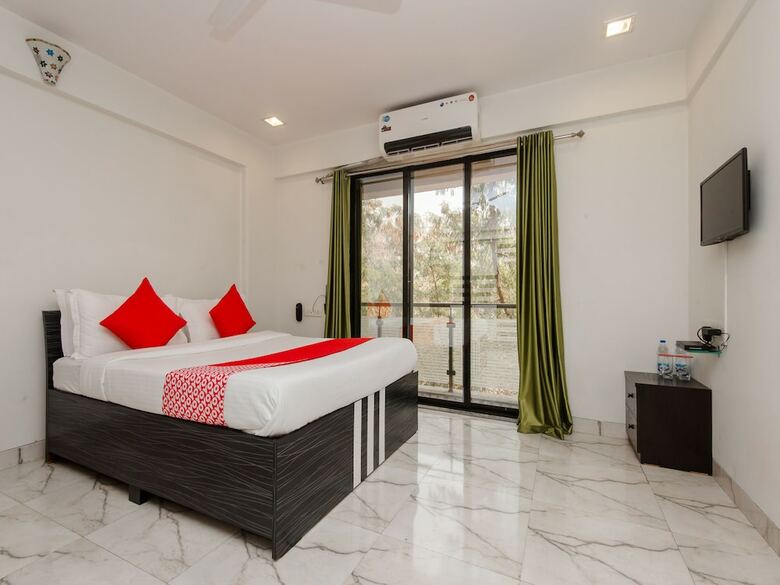 Hotel Oyo 11951 Vatsala Suites