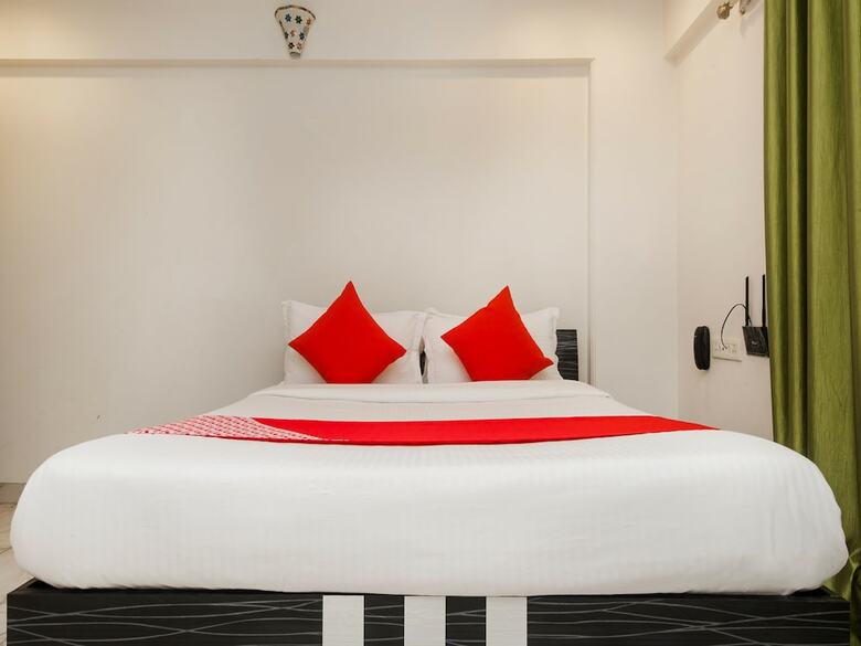 Hotel Oyo 11951 Vatsala Suites