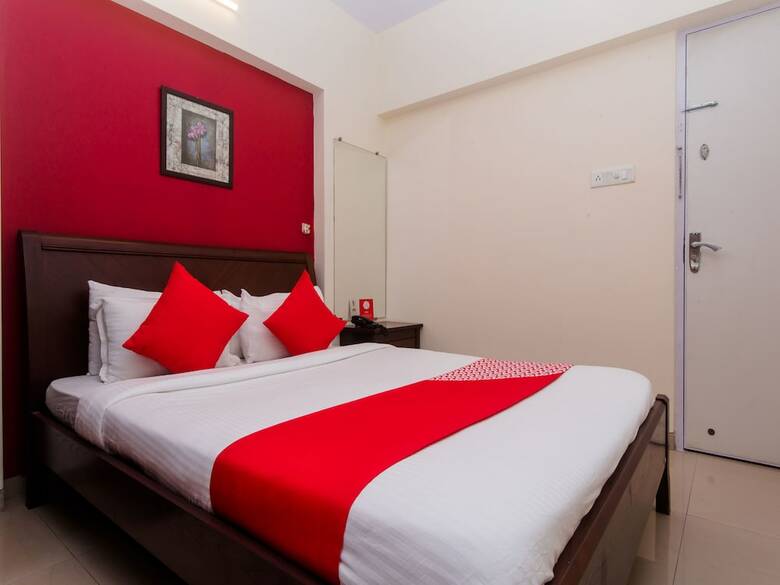 Hotel Oyo 12082 Om Apartment