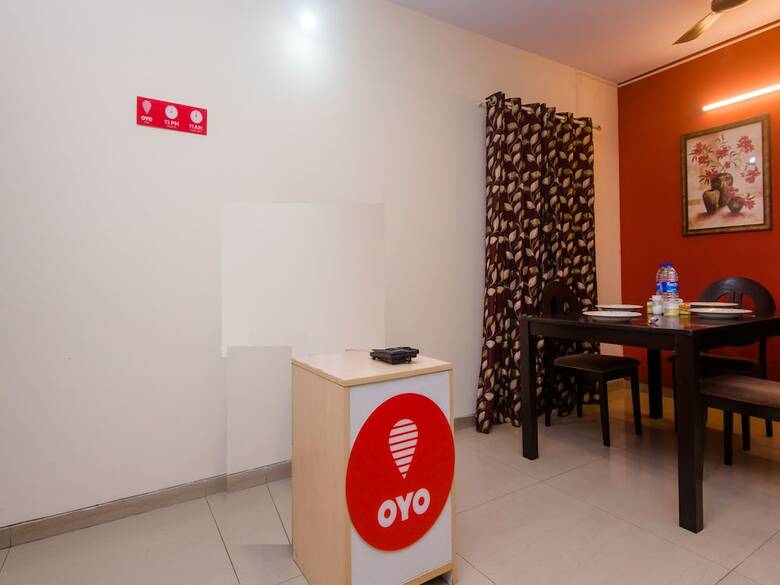 Hotel Oyo 12082 Om Apartment
