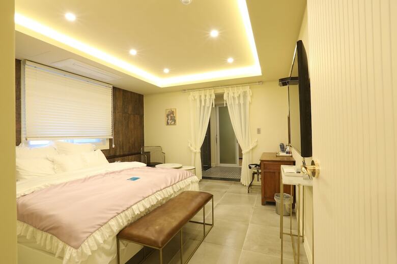 Boutique Hotel February Songjeong