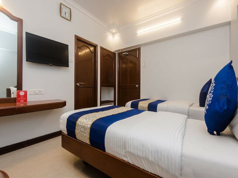 Oyo 12749 Hotel Sagar