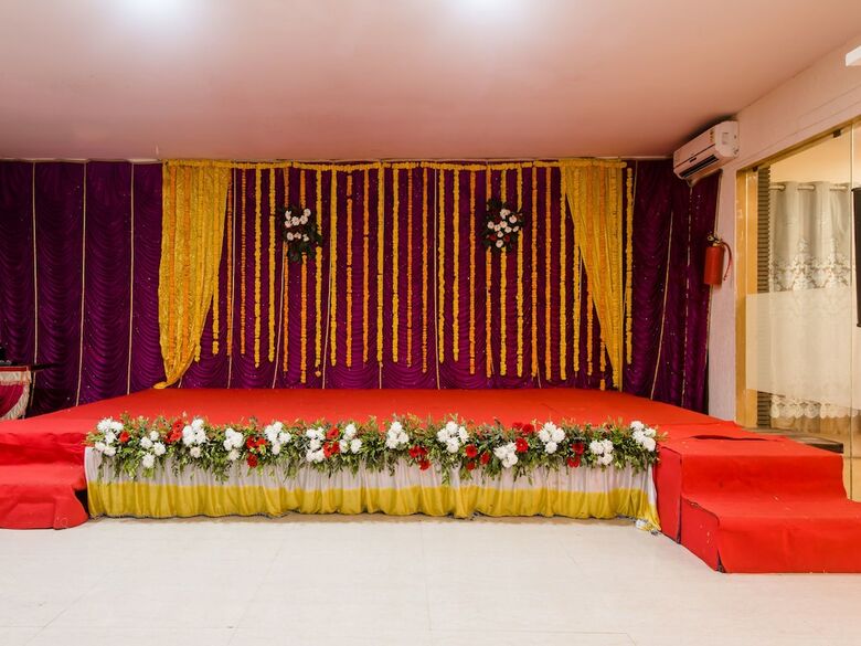 Oyo 11855 Phoenix Hotel