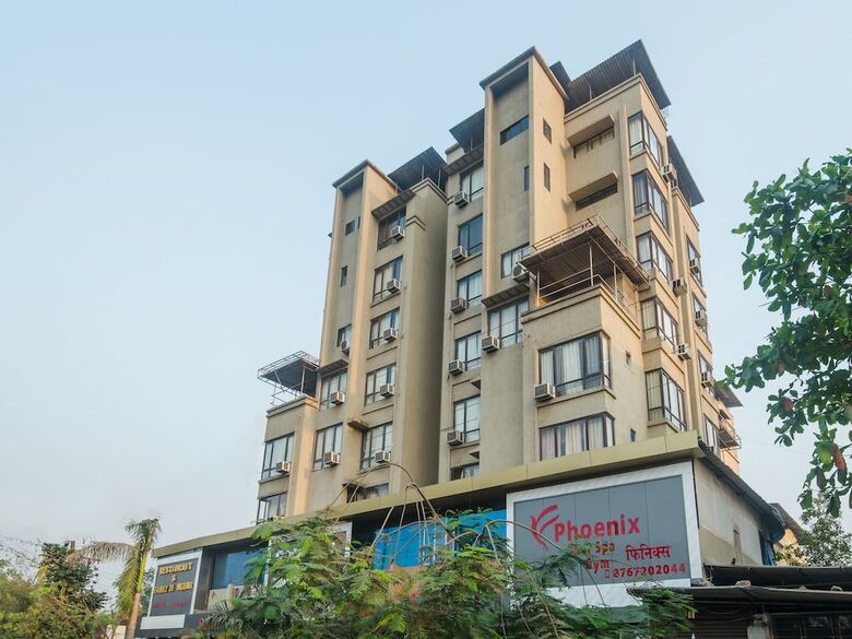 Oyo 11855 Phoenix Hotel