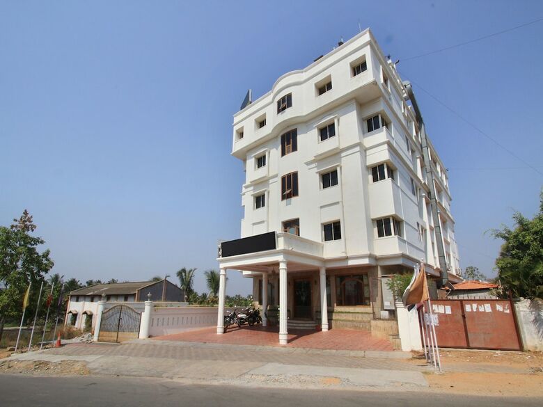 Hotel Oyo 12051 Stay By The Way