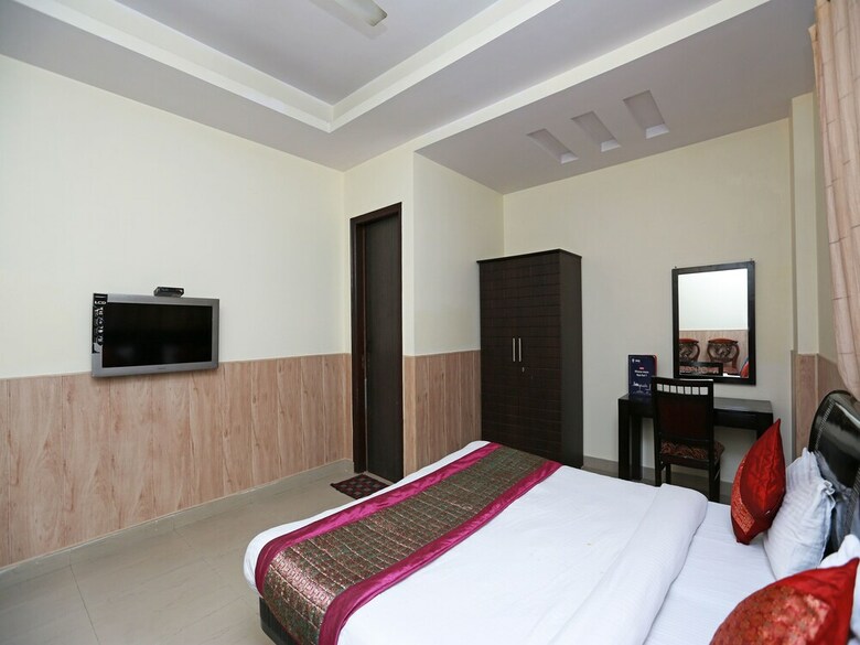 Hotel Oyo 11925 Krishna 26