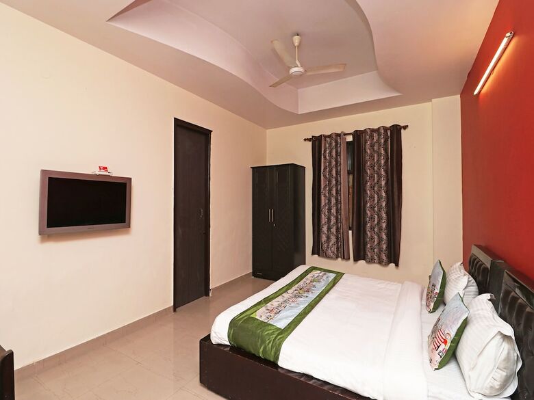 Hotel Oyo 11925 Krishna 26