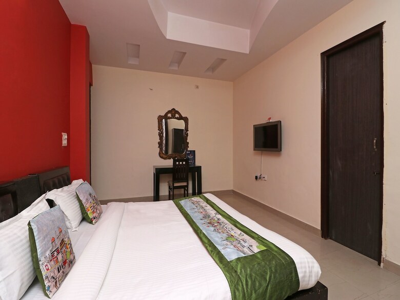 Hotel Oyo 11925 Krishna 26