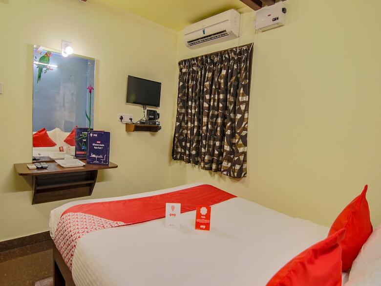 Oyo 10711 Hotel Nsnr Residency
