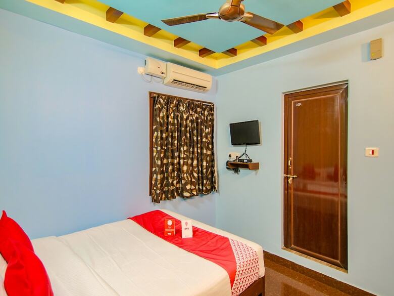 Oyo 10711 Hotel Nsnr Residency
