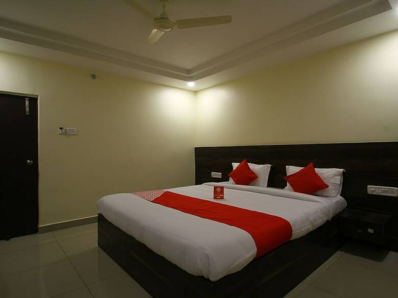 Hotel Oyo 11938 Mitra Residency