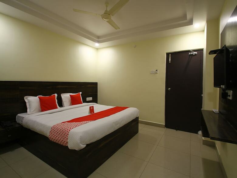 Hotel Oyo 11938 Mitra Residency