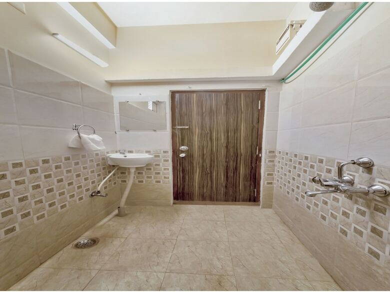 Hotel Oyo 12231 Sai Vihar