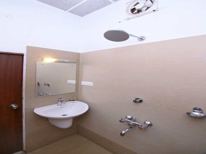 Oyo 11374 Hotel Pearl View Residency