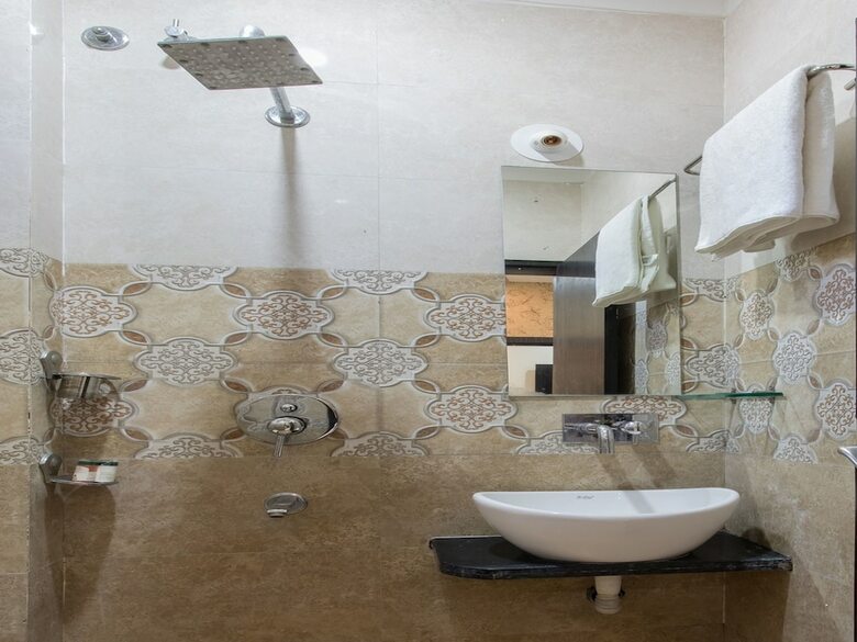 Oyo 12128 Hotel Sajan Palace
