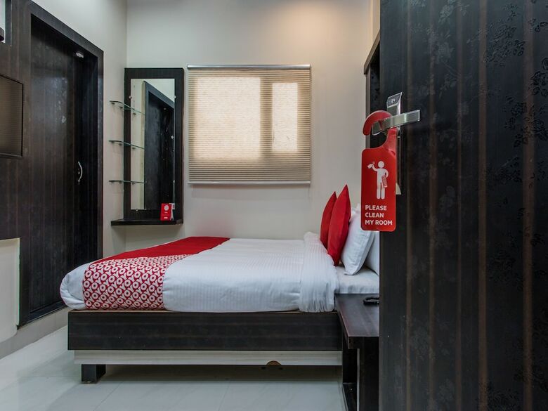 Oyo 12128 Hotel Sajan Palace
