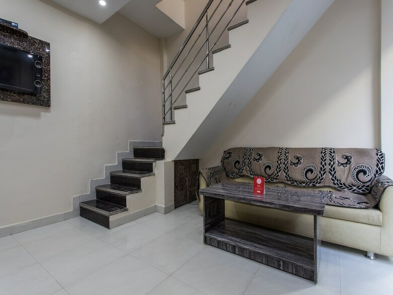 Oyo 12128 Hotel Sajan Palace