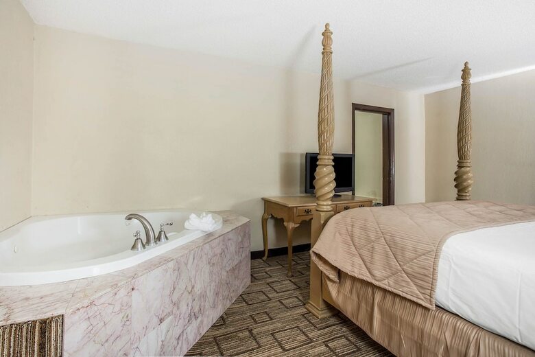Clarion Hotel
