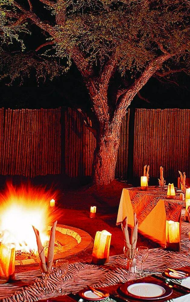 Posada Camelthorn Kalahari Lodge
