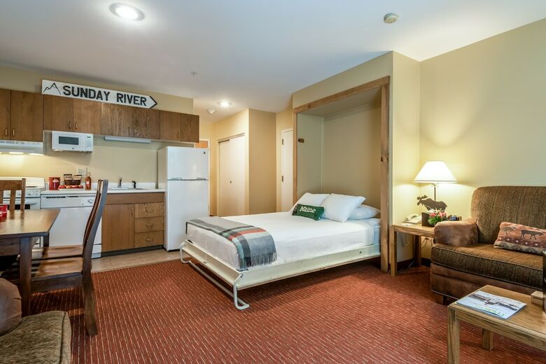 Grand Summit Hotel