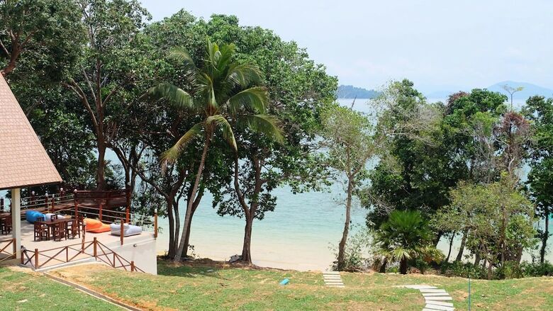Hotel Phayamas Private Beach Resort