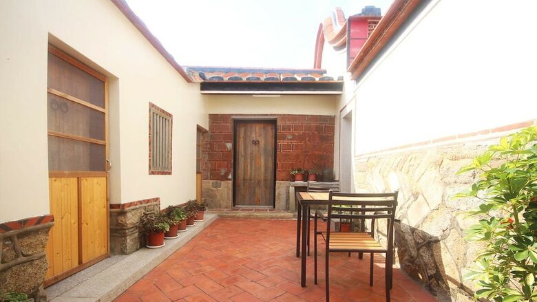 Longmen Inn Bed And Breakfast