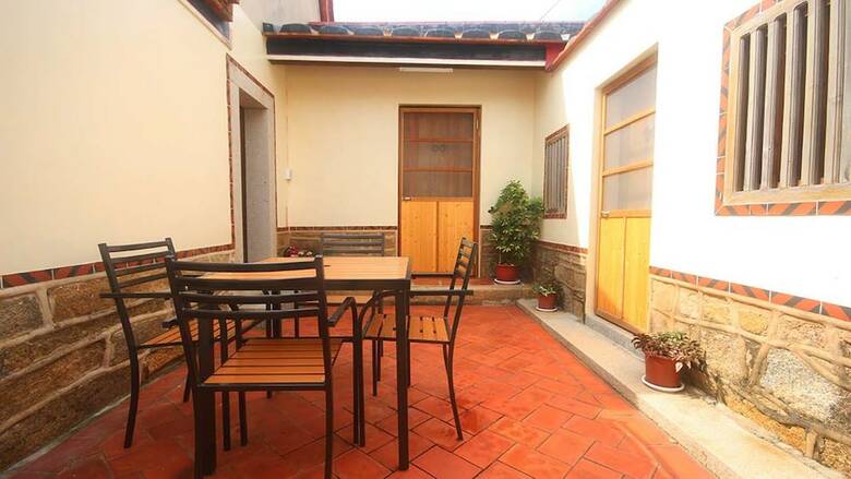 Longmen Inn Bed And Breakfast
