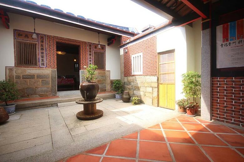 Longmen Inn Bed And Breakfast