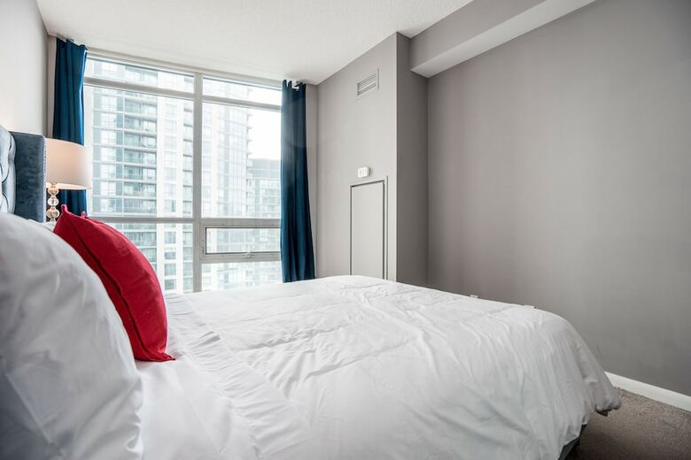 Aaira Suites At Fort York