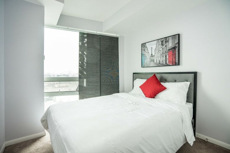 Aaira Suites At Fort York
