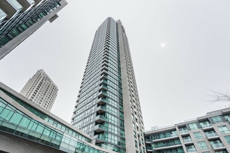 Aaira Suites At Fort York