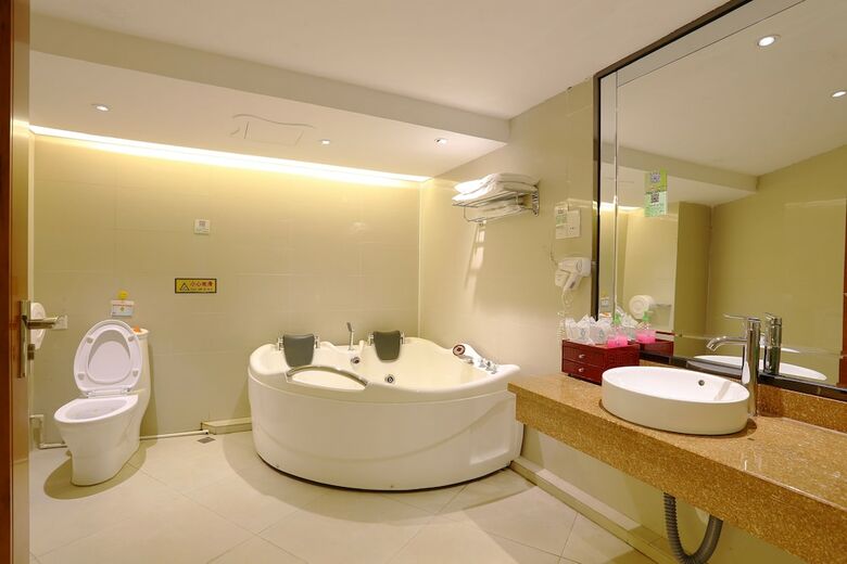 Victoria Hotels