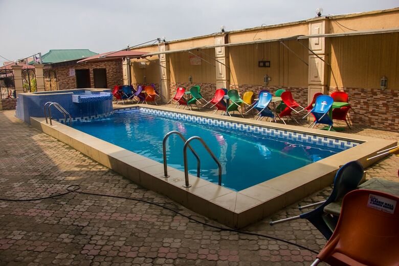 Masbat De-kings Hotel
