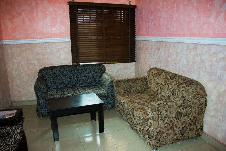 Masbat De-kings Hotel