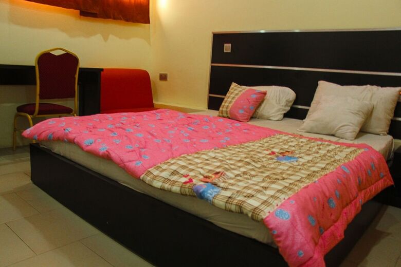 Hotel New Travellers Lodge & Suite