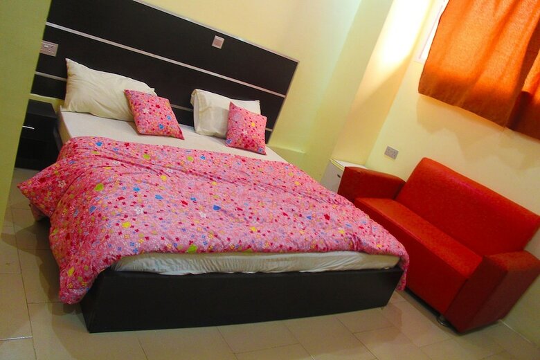 Hotel New Travellers Lodge & Suite