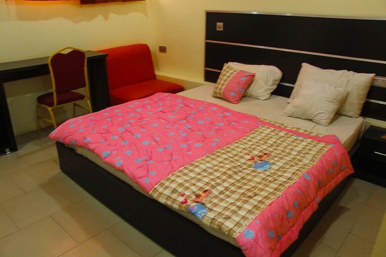 Hotel New Travellers Lodge & Suite