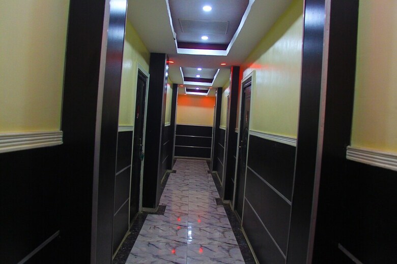 Hotel New Travellers Lodge & Suite