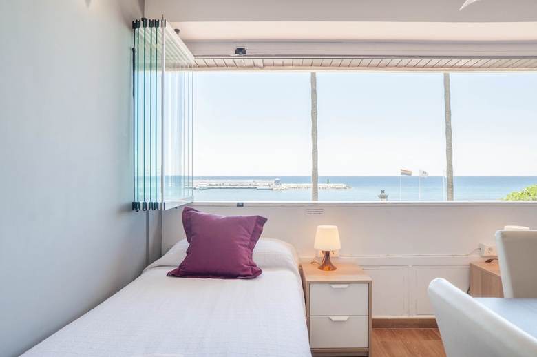 Eden Roc Beachfront Apartments