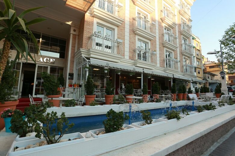 Hotel Hymetis Palace