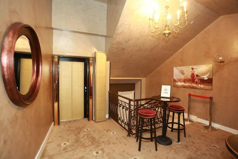 Hotel Hymetis Palace