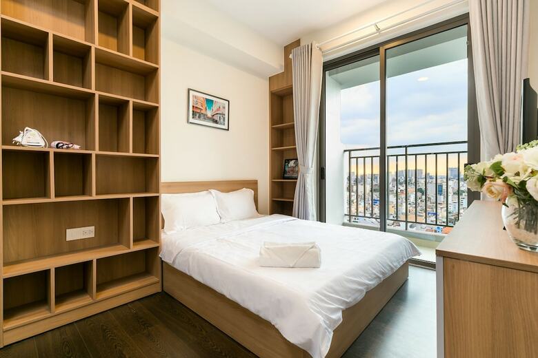 Rivergate Apartment