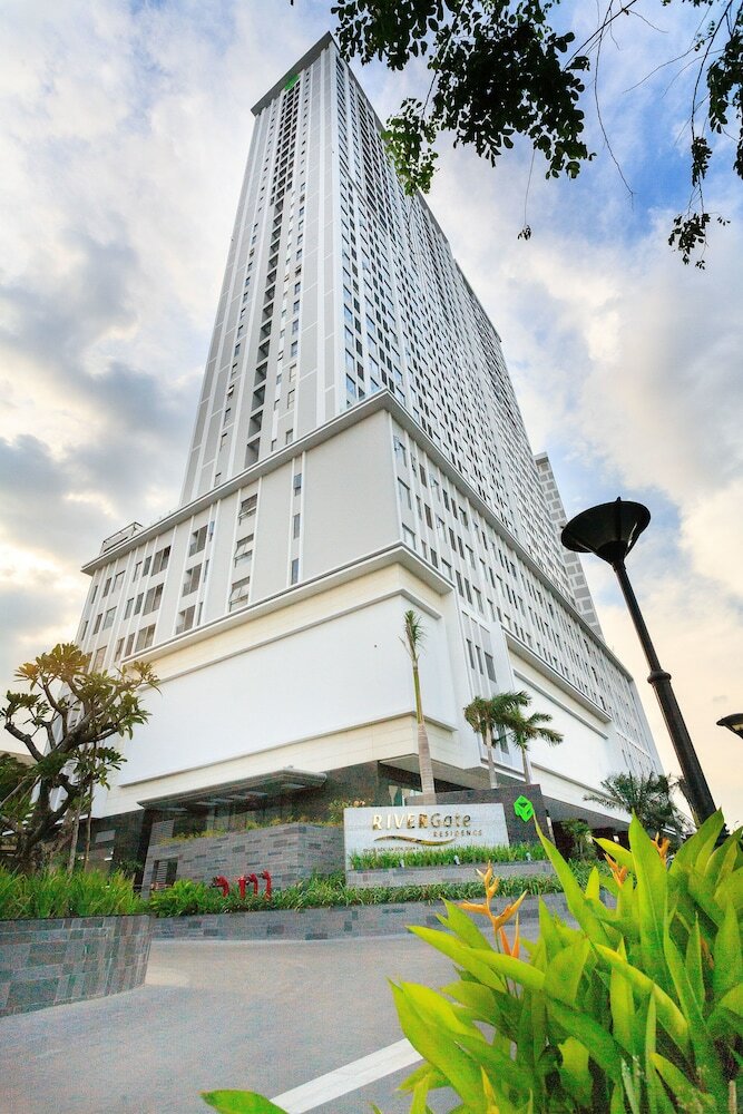 Rivergate Apartment