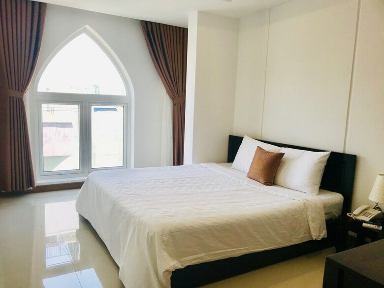 Phuong Dong Hotel & Apartment