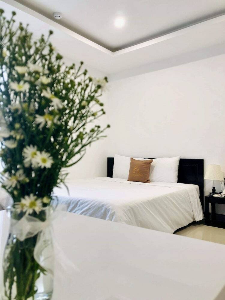 Phuong Dong Hotel & Apartment