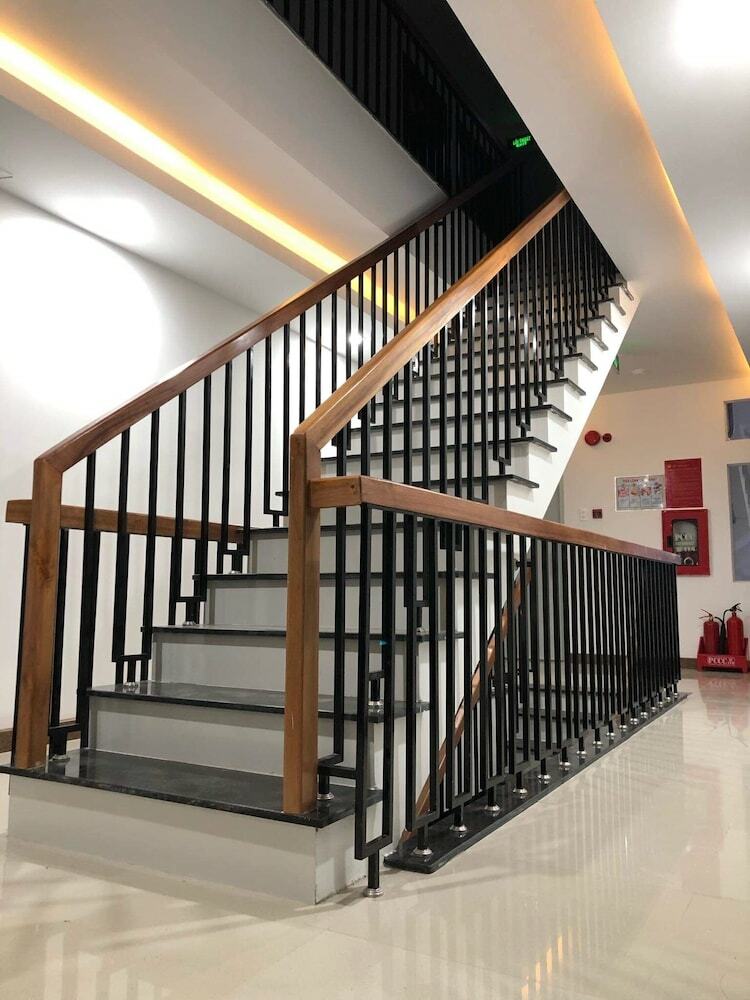 Phuong Dong Hotel & Apartment