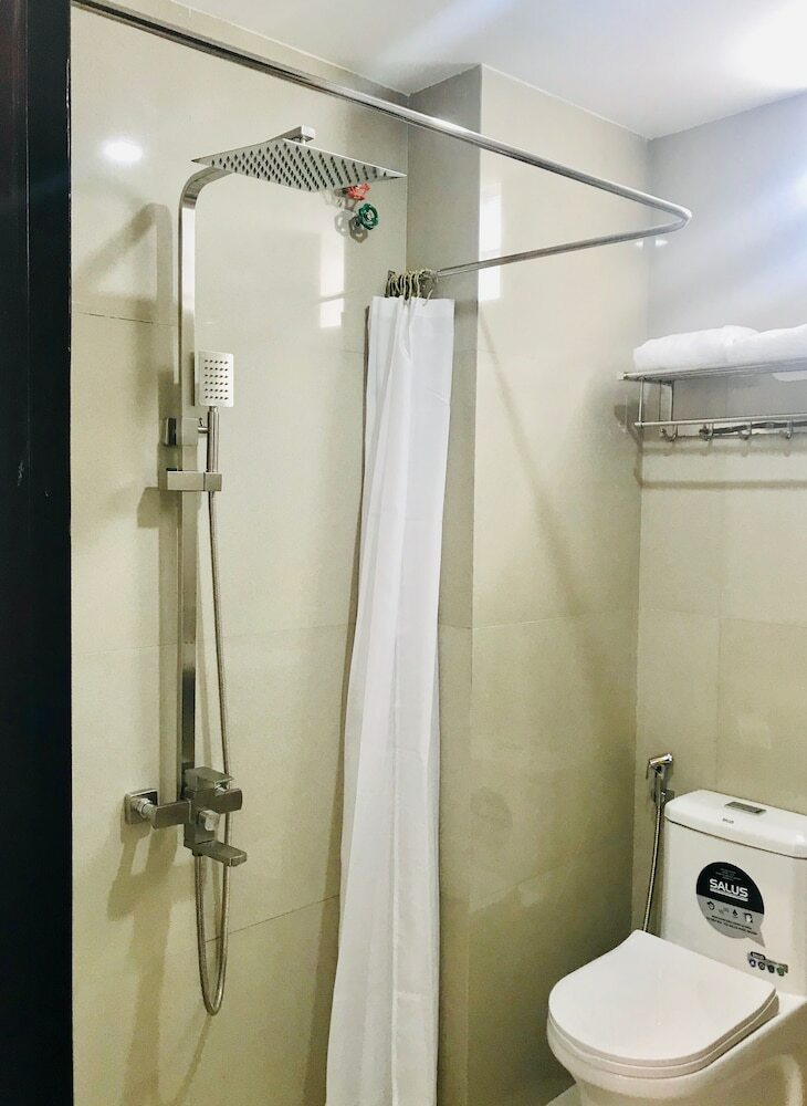 Phuong Dong Hotel & Apartment