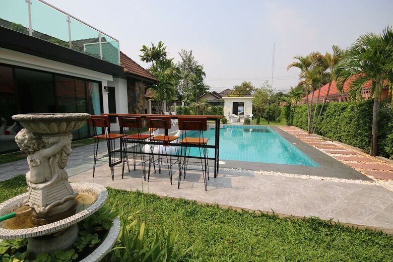 Cozy Garden Cottage Pool Villa