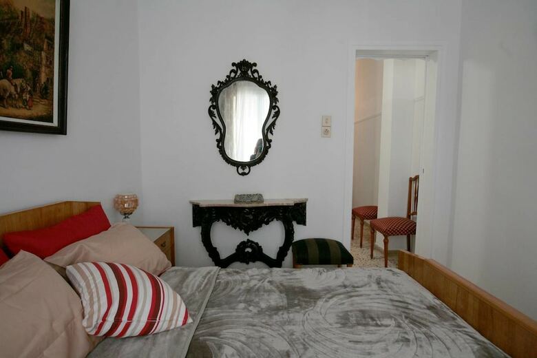 Apartamentos Comfy & Tasteful Central Apt ? 1' To Metro Station